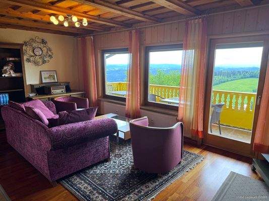 Das Wohnzimmer verspricht einen traumhaften Ausblick