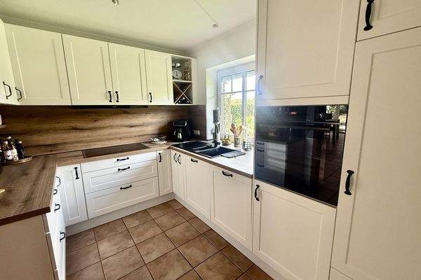 Die Einbauküche ist fast neu...