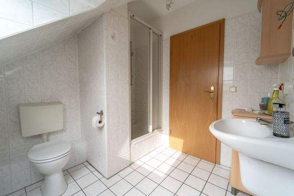 Badezimmer im OG mit Dusche