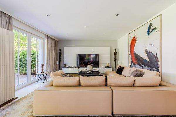 Die Wohnlounge bietet viel Platz 