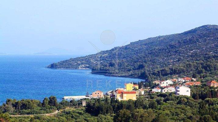 Eine ruhige Lage inmitten der malerischen Bucht