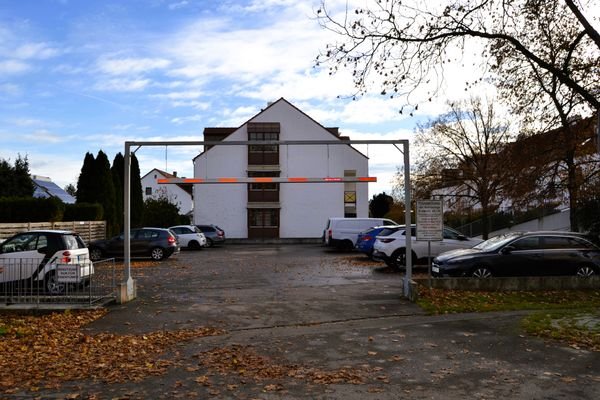 Park Stellflächen vor dem Haus