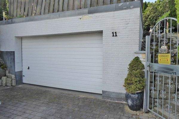 Doppelgarage mit Sektionaltor