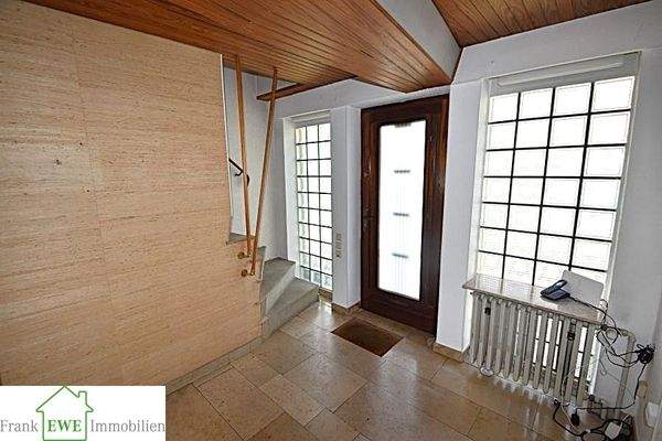 Flur EG, Einfamilienhaus mit Garage zum Kauf in Düsseldorf Urdenbach, Frank Ewe Immobilienmakler Düsseldorf