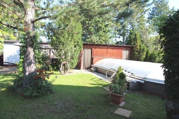 Pool mit Poolhaus