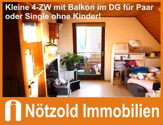 Wohnzimmer mit Balkonzugang