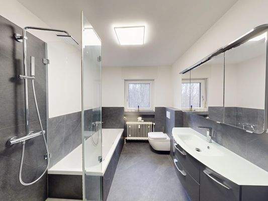 Saniertes Badezimmer, Ebene 1