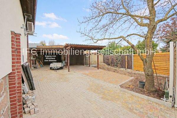 Grundstück / Hofbereich