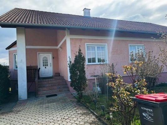 Herzlichen Willkommen! Ihr Haus bietet soviel Platz und ist sofort bezugsfertig!