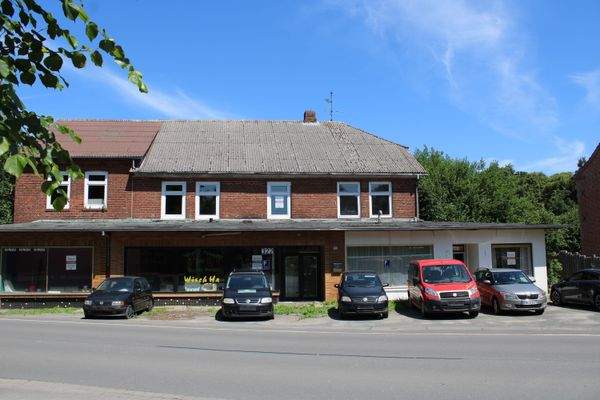 Außenansicht des abrissreifen Hauses