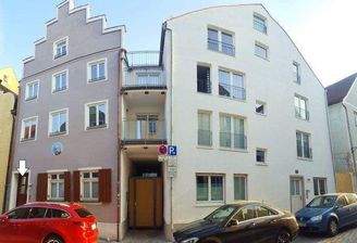 Ansicht Schulstr. 8 (Pfeil zeigt Hauseingang) 