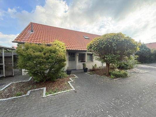 Vorderansicht (vordere Doppelhaushälfte)