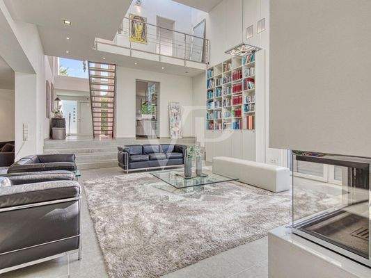 Blick zum Hauseingang und zur Küche