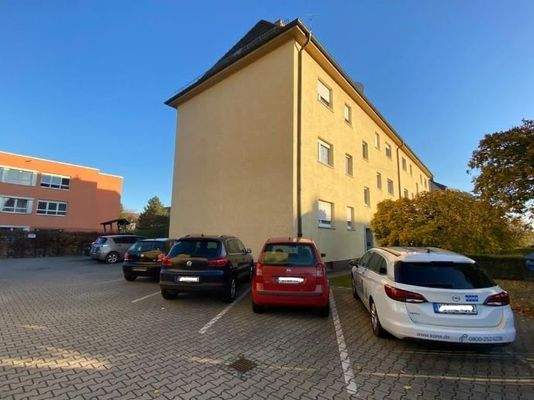 bis zu 3 Stellplätze