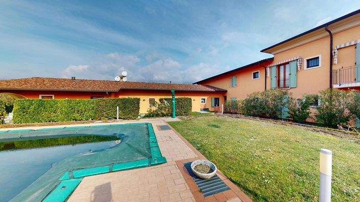 EB-035-432-Appartamento-in-residence-con-piscina-a