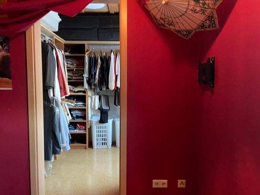 OG Schlafen - Blick in die Ankleide