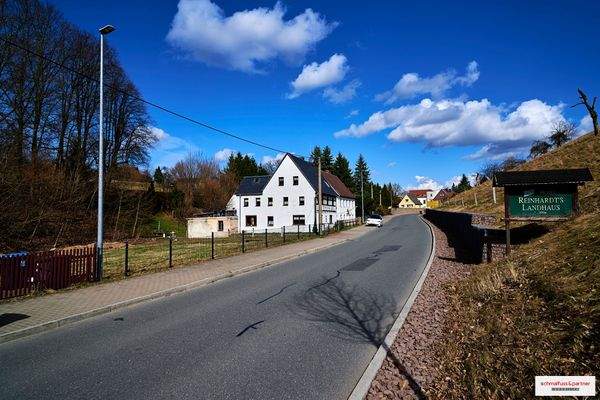 Straße vor dem Grundstück