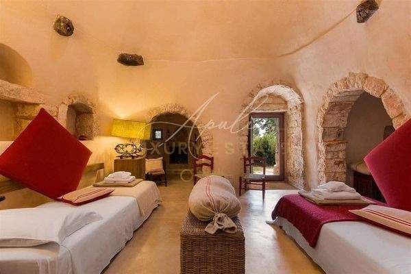 Trulli aus dem 17. Jahrhundert mit Pool