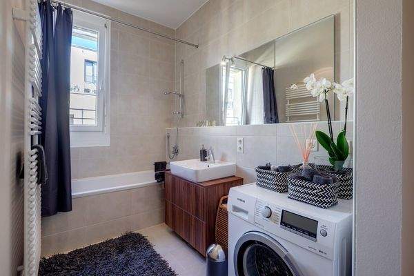 Badezimmer mit Badewanne