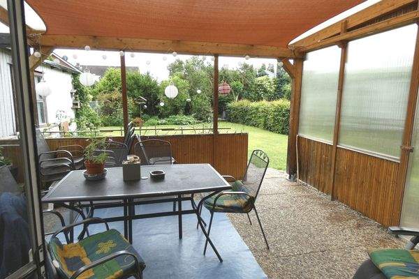 Geschützte Gartenterrasse