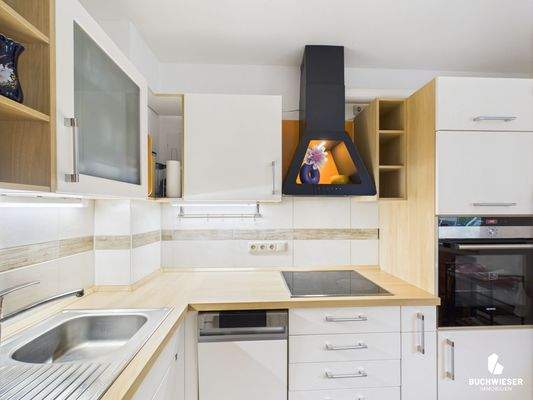 Moderne Küche mit Geräten