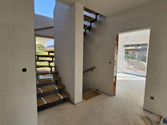 Diele im EG mit stilvoller Treppe