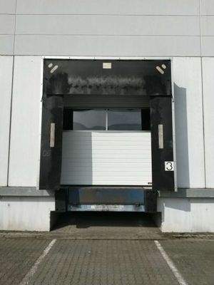 Sektionaltor / Überladebrücke