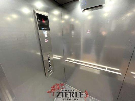 10- Aufzug