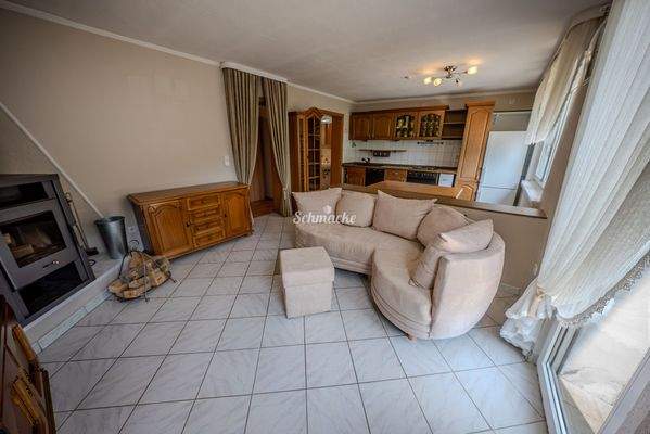 Wohnbereich mit Kamin / Nebenhaus