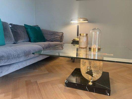 Sofa mit Designer Tisch