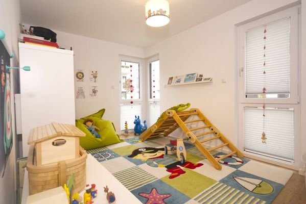 Schlafzimmer (momentan als Spielzimmer genutzt)