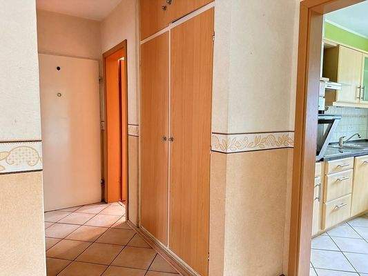 Flur mit Garderobenschrank