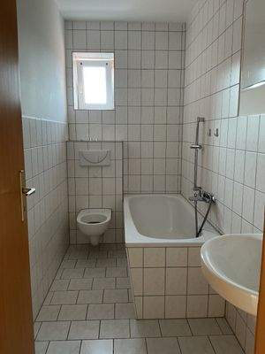 Tageslichtbad mit Badewanne