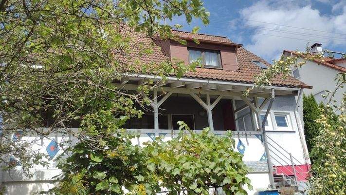 der überdachte Balkon