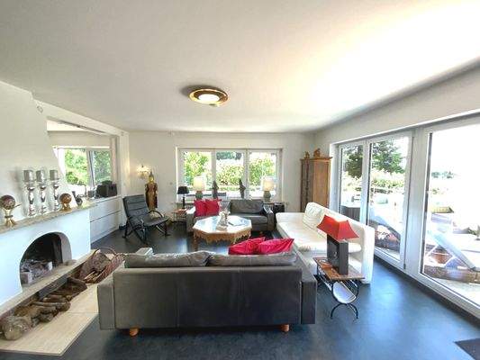 Wohnbereich mit Kamin