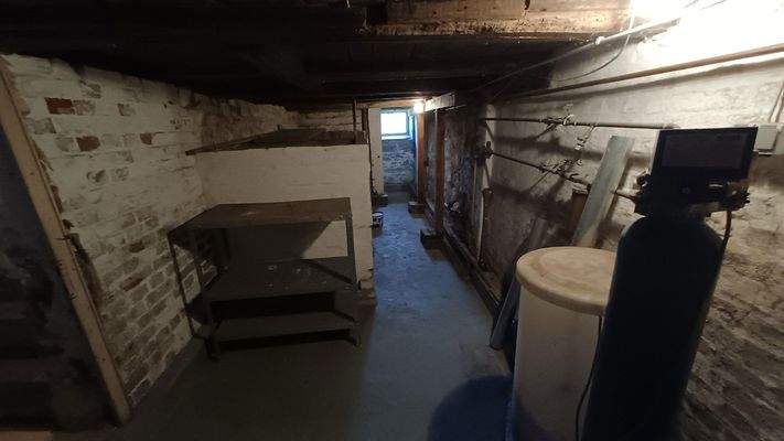 Keller unter Küche u. Abstell.