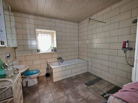 Vollbad im Erdgeschoss Vorderhaus