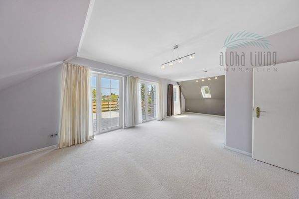 Bedroom east (upper floor)