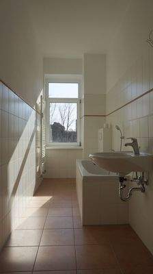 Badezimmer (straßenseitig).JPG