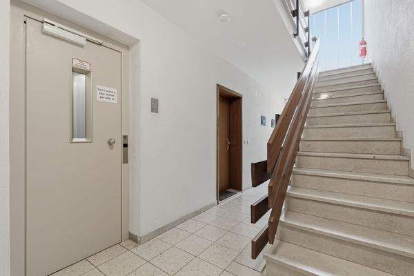 Treppenhaus & Aufzug