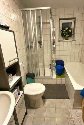 EG: Bad in der 2-Zi-Mietwohnung