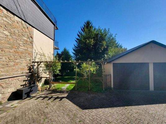 Vom Hof auf die Wiese 