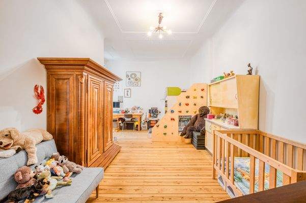 Großzügiges Schlafzimmer 