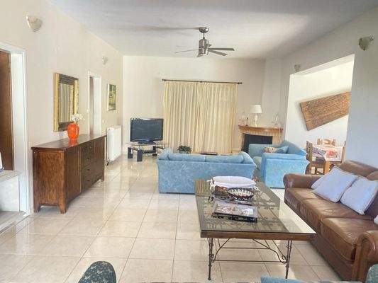 Schöne Villa mit einem separaten zweiten Haus zum Verkauf in Gavalochori