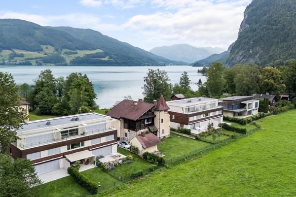 Drohnenaufnahme mit Blick auf den Mondsee