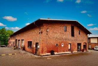 103_Halle 1 Giebel Parkplatzseite.jpg