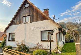 Hausansicht KI generiert