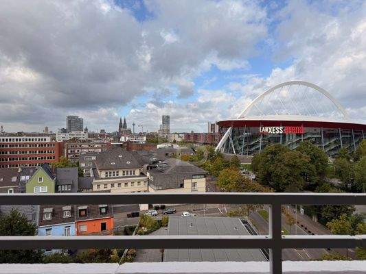 Blick auf die Lanxess Arena & den Dom