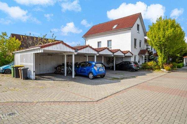 Carport mit zusätzlichen Stellplatz