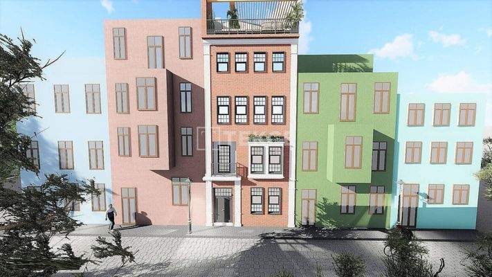 Renovated Building 250 Meters from the Coast in Istanbul